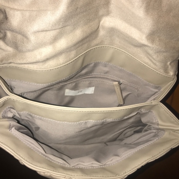 Cream colored quilted puffer H&M bag purse - Picture 4 of 5